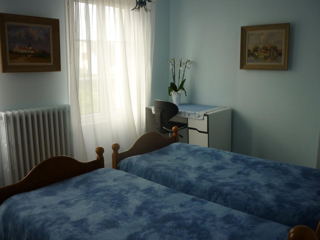 Chambres D'Hotes Le Jardin D'Alice Le Tilleul Ruang foto